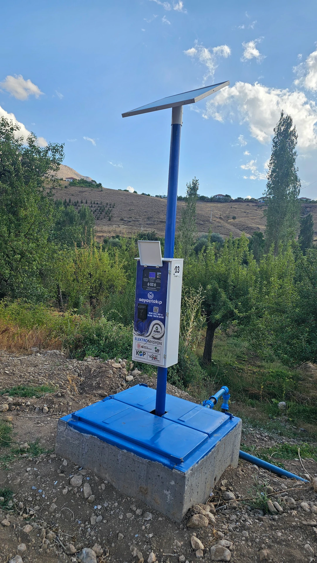 Sahada kurulu güneş enerjili Sayaç Takip sistemi