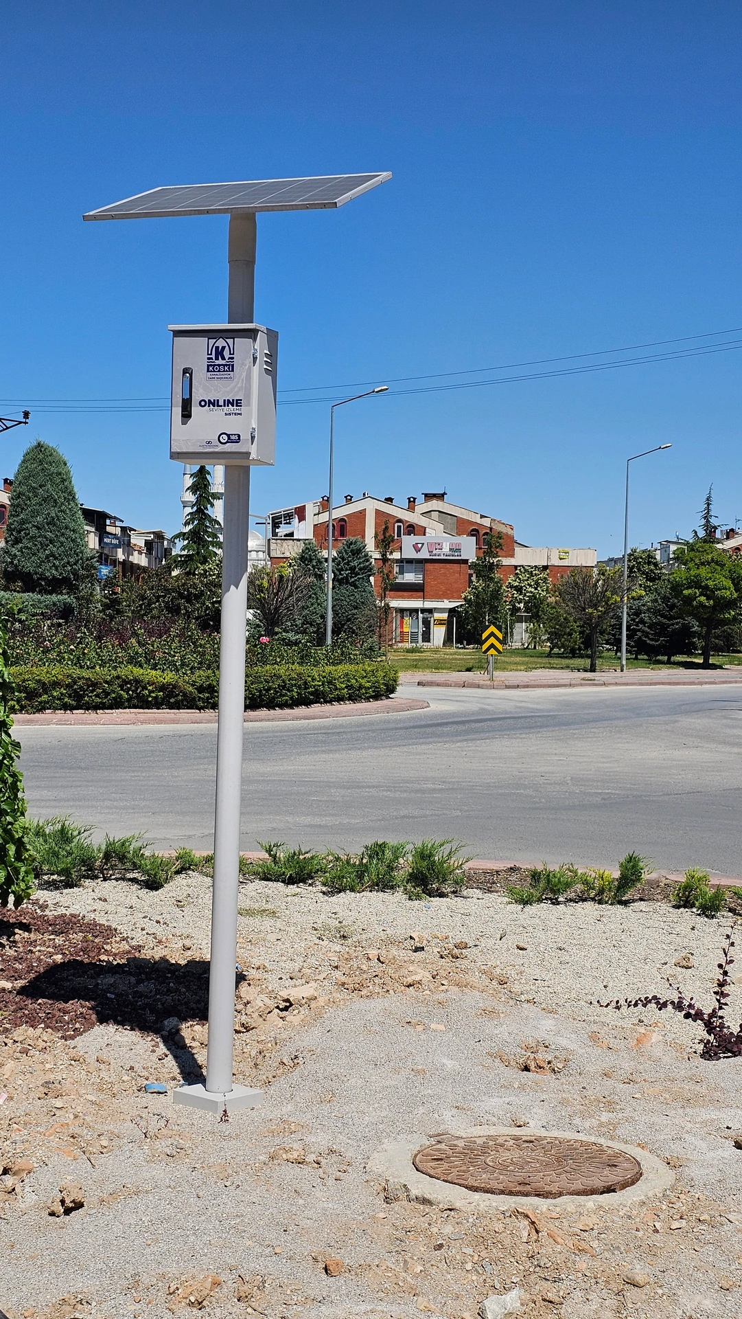Güneş paneliyle çalışan seviye izleme ünitesi