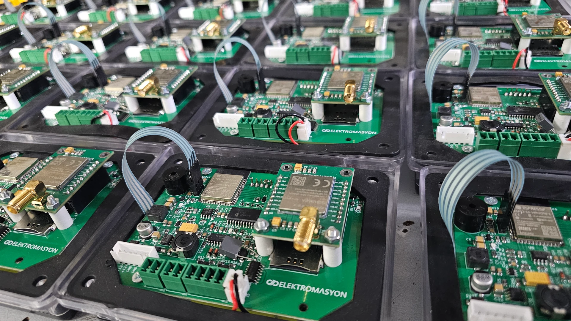 Elektronik kontrol modüllerinin montajı